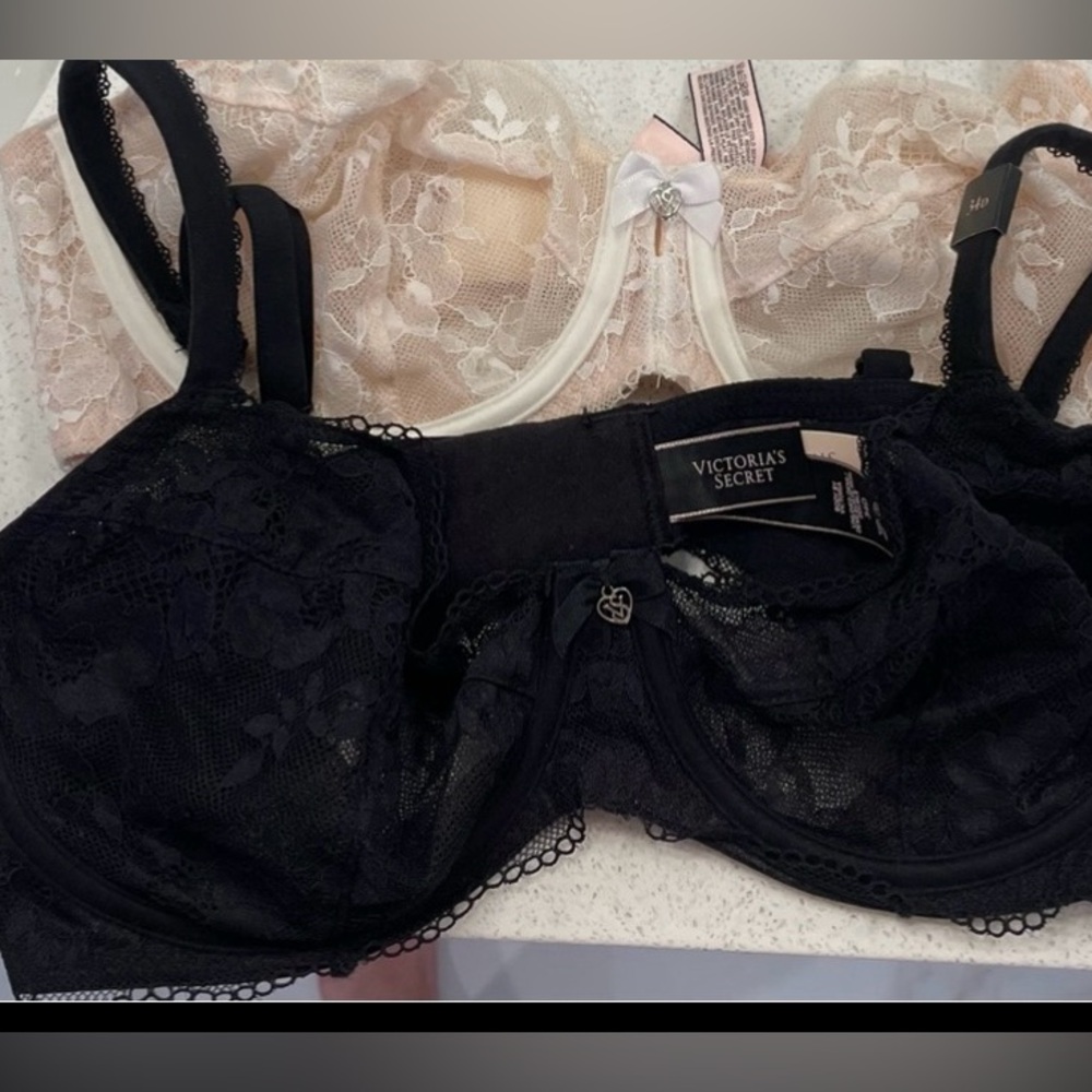 Black lace Victoria’s Secret bra